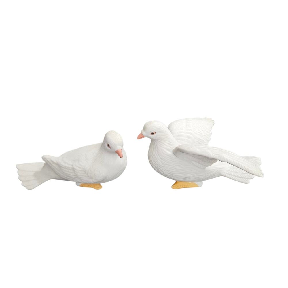 Pair White Porcelain Dove Figurines Decorative Bird Statues